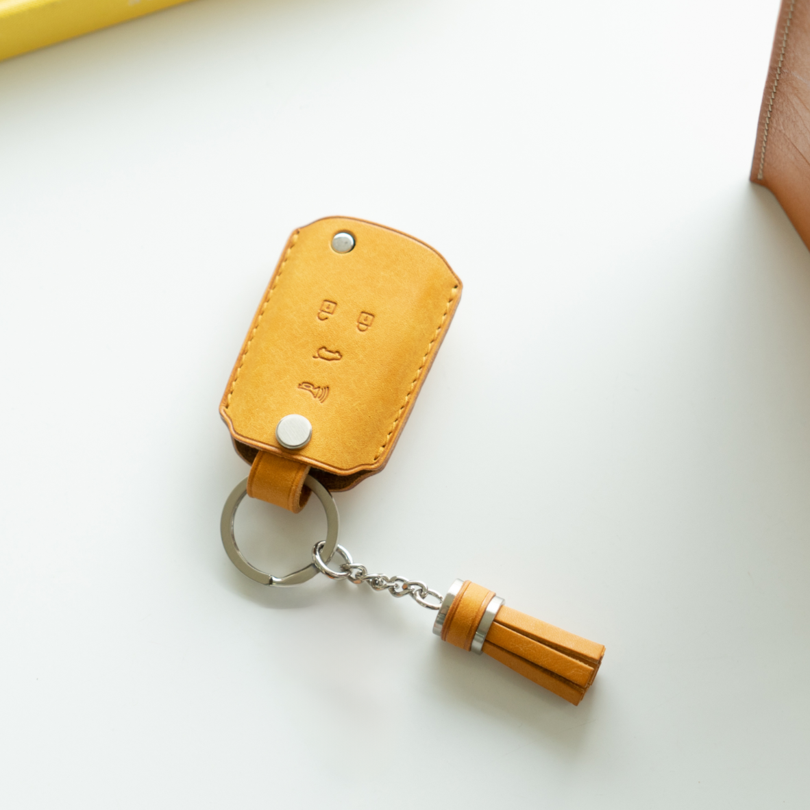 CHEVROLET & GMC CARKEY LEATHER CASE (CV2_2,3,4,5 Button) - Carendy