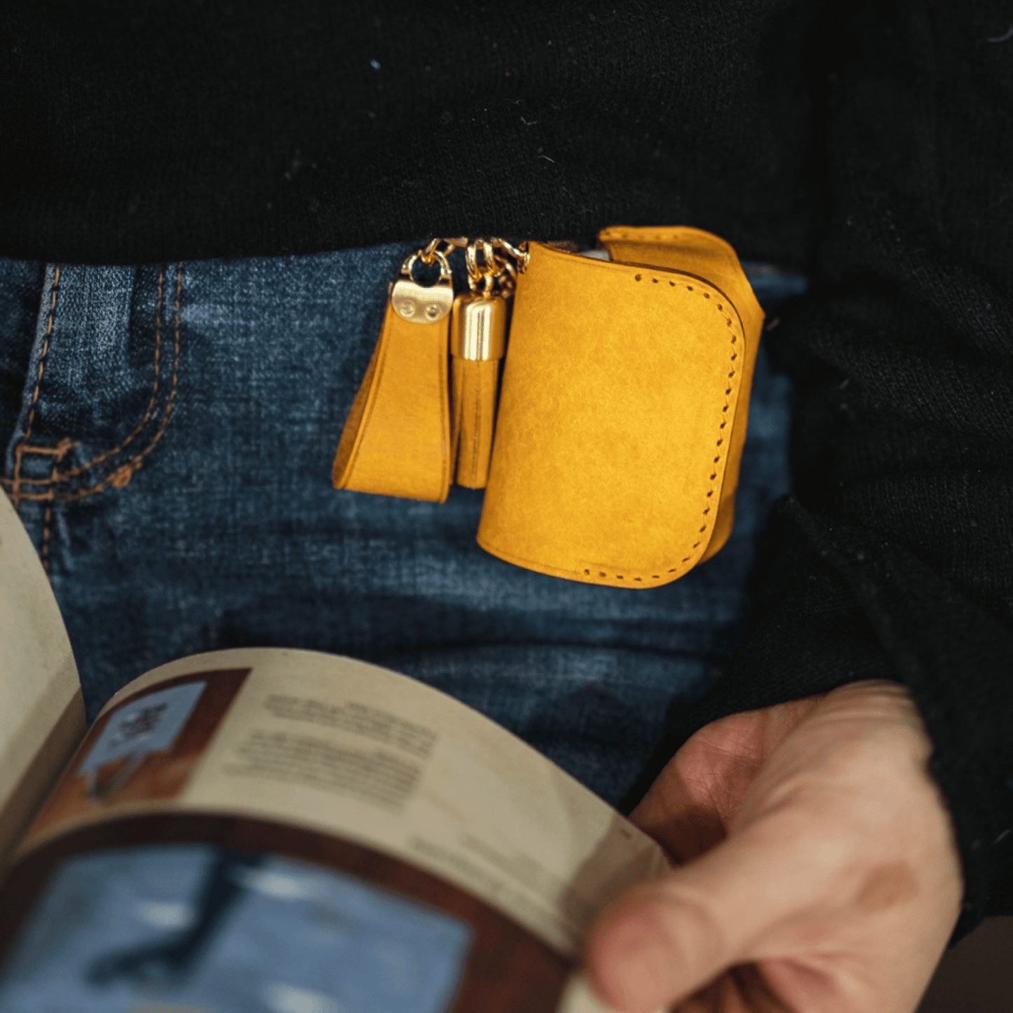 AIRPOD LEATHER CASE - Carendy
