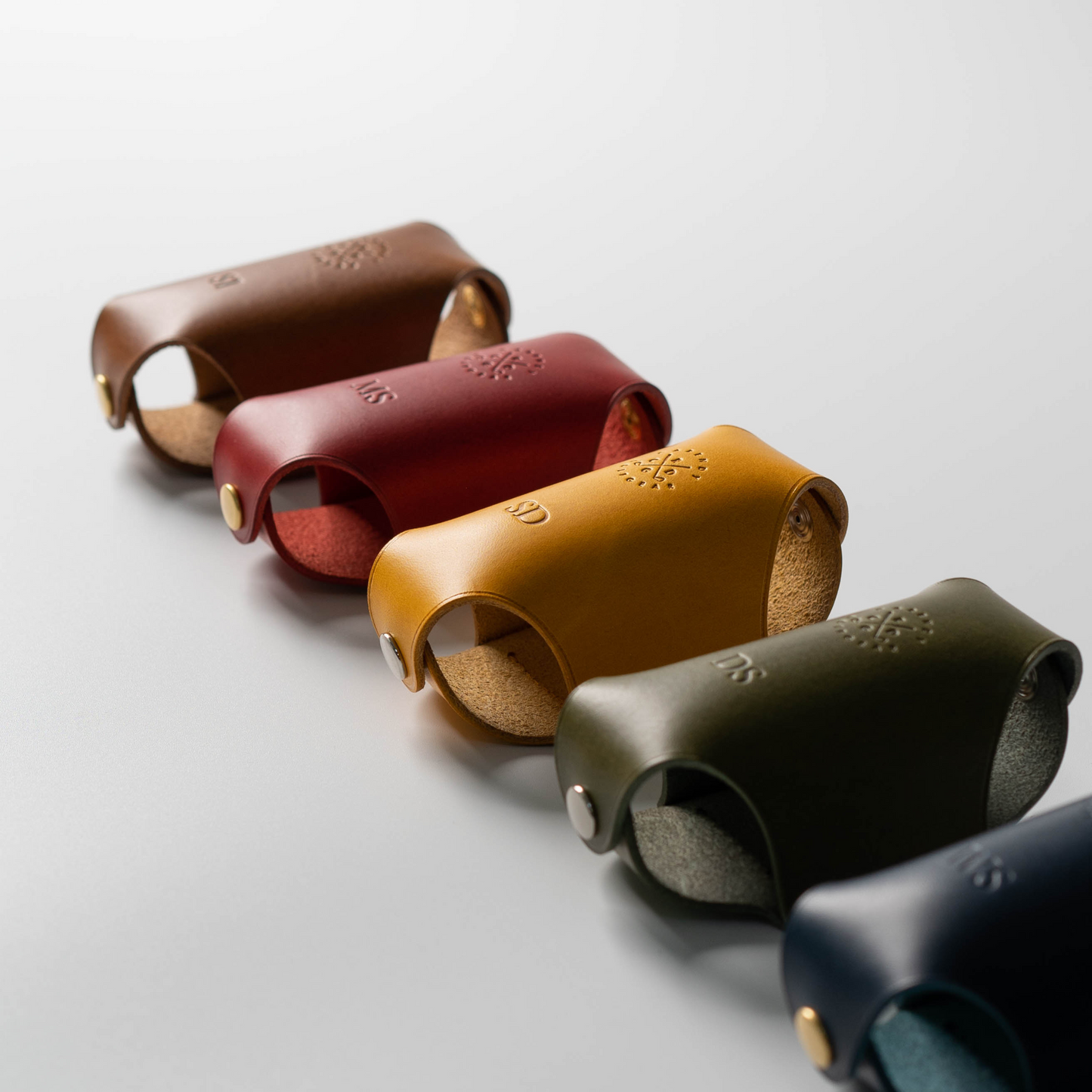 CUSTOM LEATHER TWO BALL POUCH - Carendy